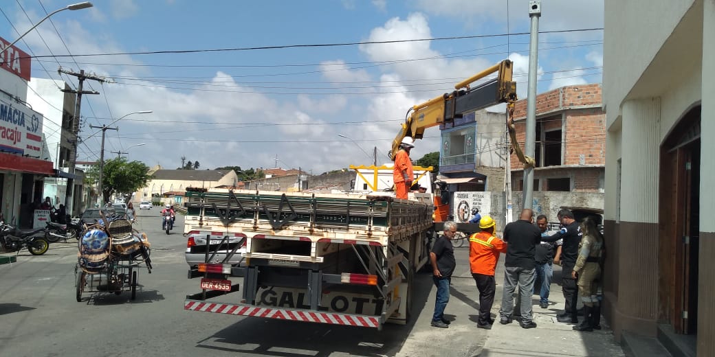 SMTT dá sequência a instalação de novos semáforos na avenida Juscelino Kubitschek - SMTT Aracaju
